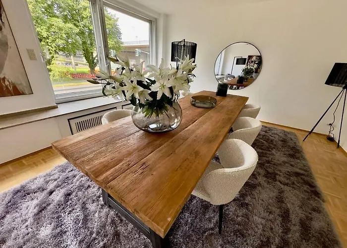 Schoenster Rheinblick Messe Parken Luxus 10 Person Dusseldorf