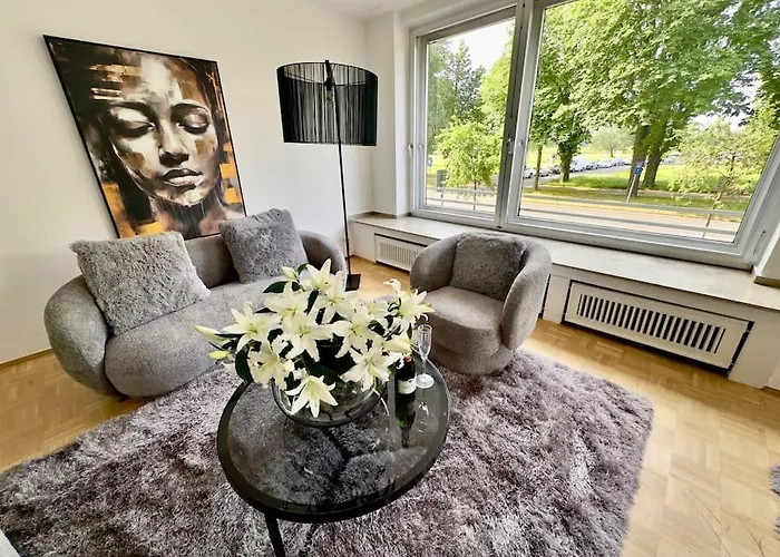 Apartment Schoenster Rheinblick Messe Parken Luxus 10 Person Dusseldorf